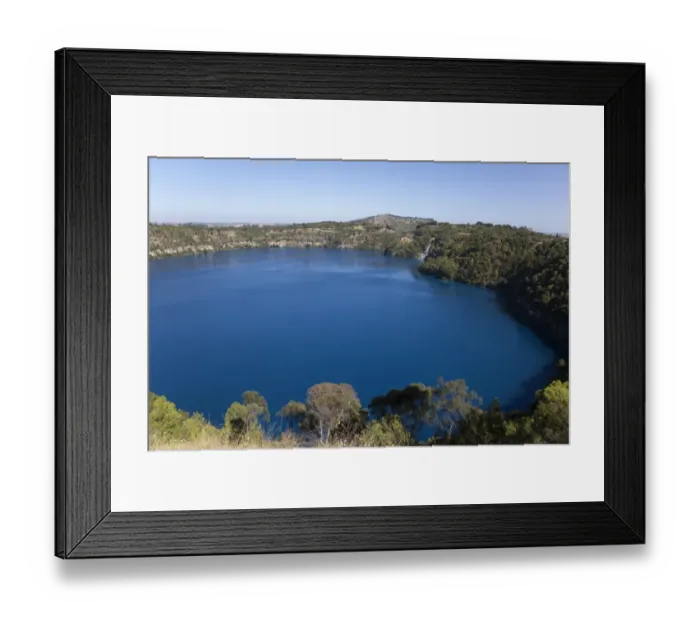 Framed Print : View of monomictic lake located in extinct volcanic maar, Blue Lake, Mount Gambier, South Australia, Australia
