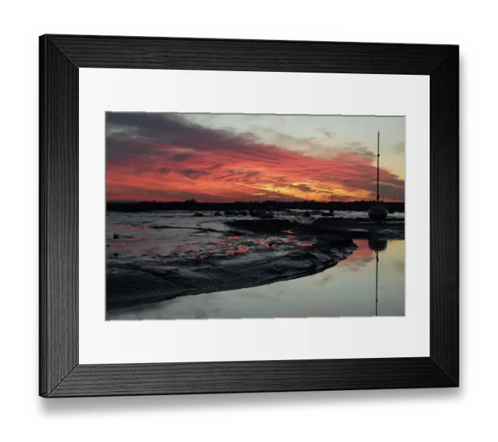 Framed Print : Boats on mud in coastal creek during low tide at sunset, Leigh-on-Sea, Thames Estuary, Essex, England, December