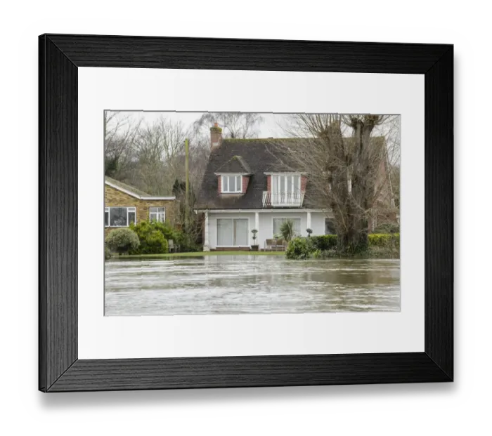 Framed Print : Floodwater in house garden during river flood, River Thames, Chertsey, Surrey, England, February 2014