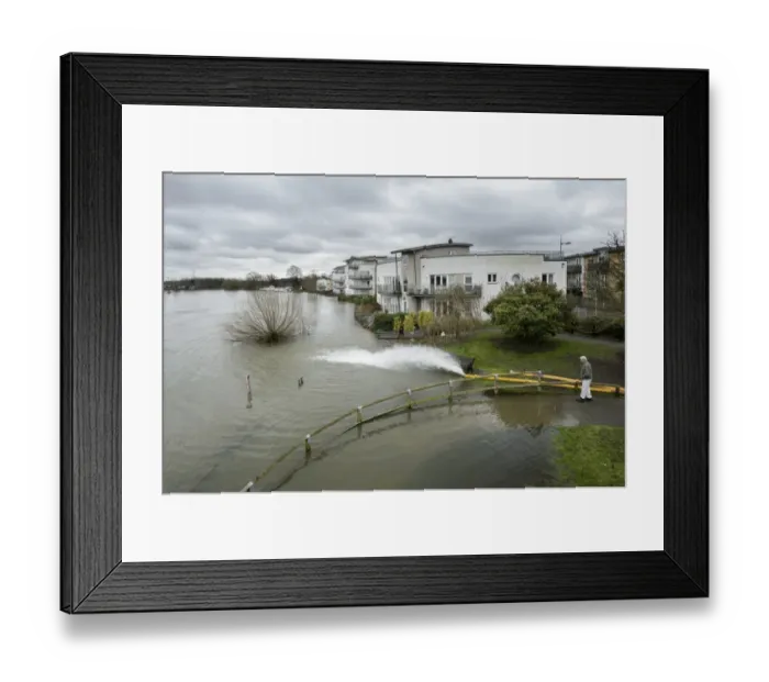Framed Print : Floodwater pumped back into river during flood, River Thames, Chertsey, Surrey, England, February 2014