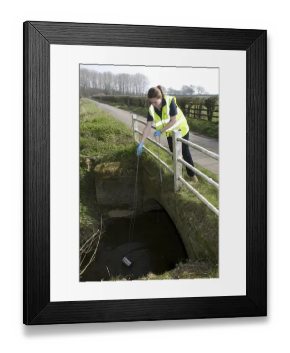 Framed Print : Water quality scientist from Thames Water, taking samples to be tested for traces of metaldehyde, carbetamide and propyzamide, Wormleigton Stream, near Claydon, Oxfordshire, England, march Framed Print : Water quality scientist from Thames Water, taking samples to be tested for traces of metaldehyde, carbetamide and propyzamide, Wormleigton Stream, near Claydon, Oxfordshire, England, march