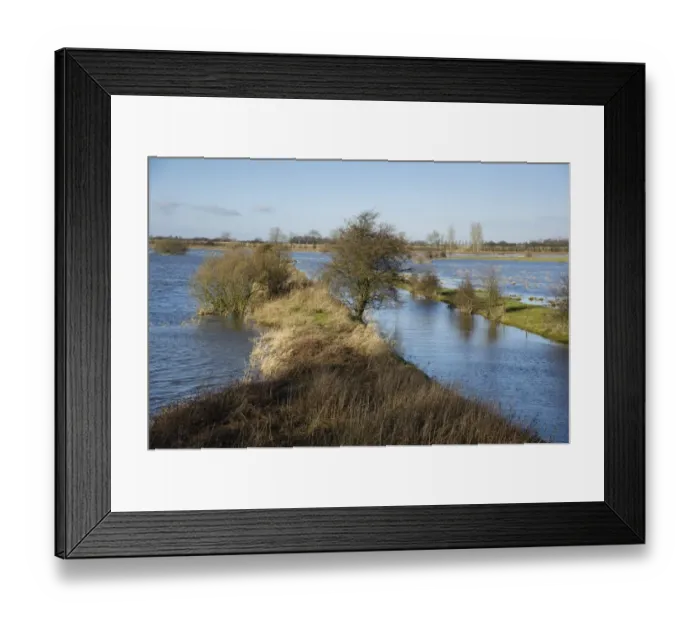 Framed Print : View of river flooding farmland, River Derwent, Bubwith, Selby, East Riding of Yorkshire, England, january