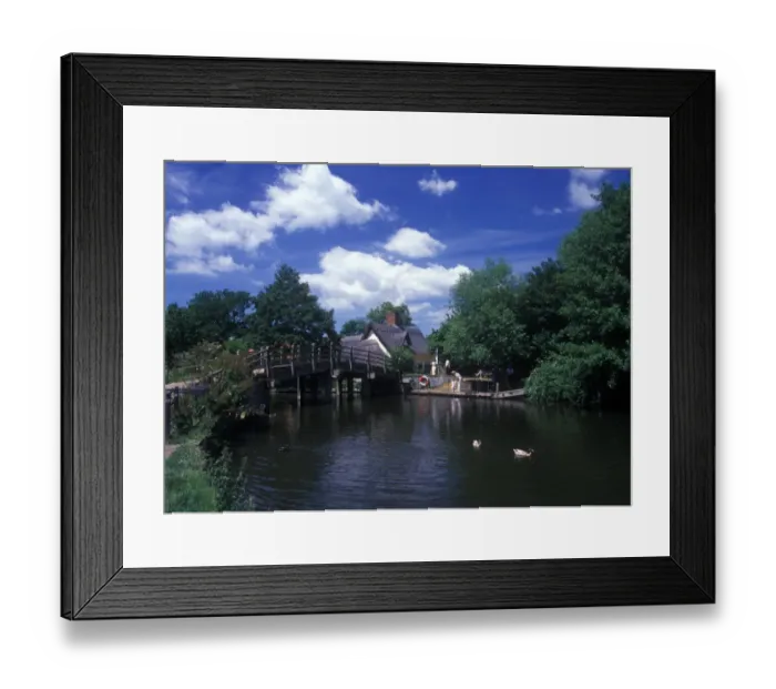 Framed Print : Britain Bridge over the River Stour at Flatford Mill - Suffolk Framed Print : Britain Bridge over the River Stour at Flatford Mill - Suffolk
