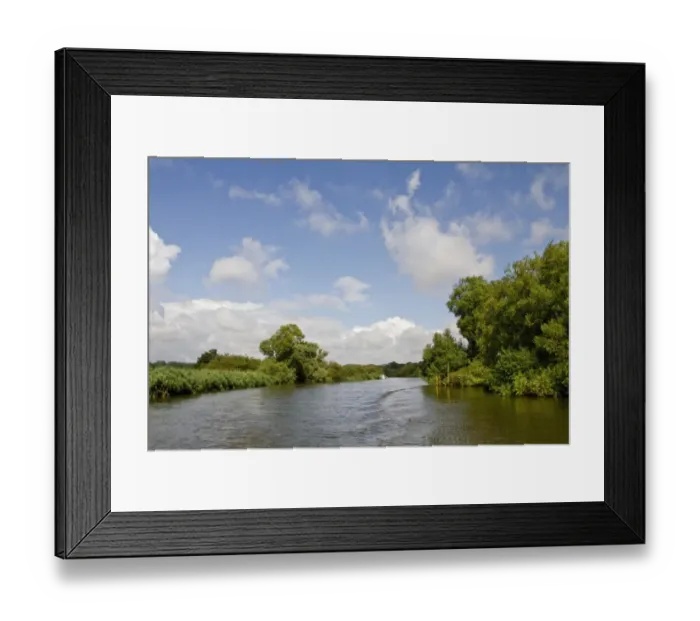 Framed Print : The River Waveney forms the boundary between Suffolk and Norfolk. The source of the River is a ditch on the east side