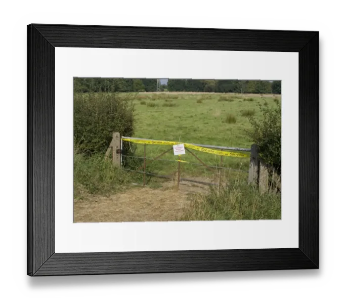 Framed Print : This Footpath is Closed on Account of Foot and Mouth Disease sign and No Entry