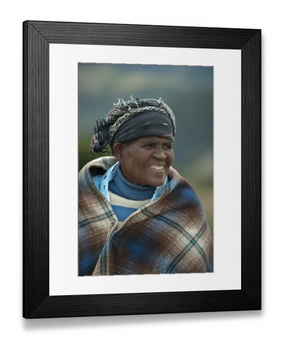 Framed Print : Old woman smiling, wrapped in blanket, Majola District, Pondoland, Eastern Cape (Transkei), South Africa, July