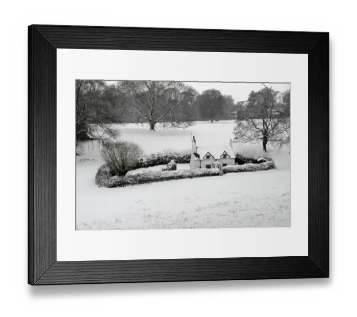 Framed Print : View of isolated cottage with hedged garden covered in snow, Lee Common, Chiltern Hills, Buckinghamshire, England