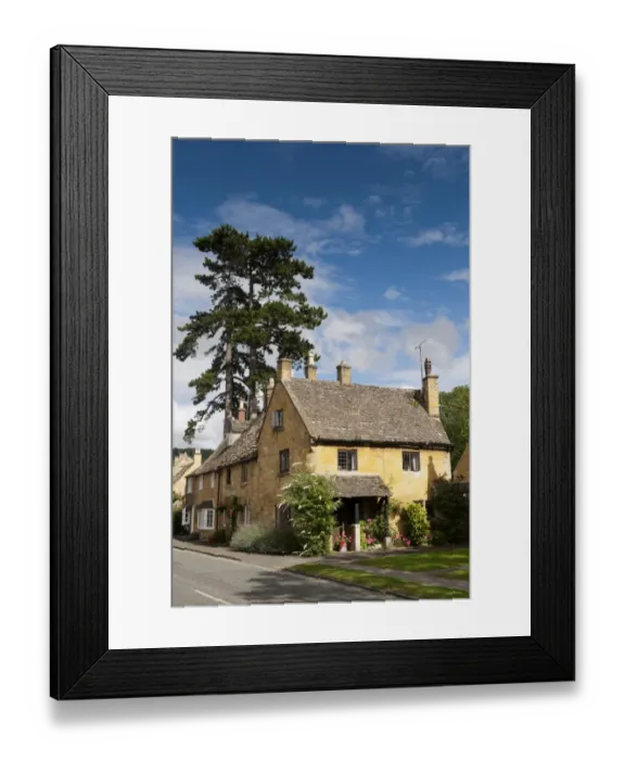 Framed Print : Cotswold limestone houses on village main street, Broadway, Cotswolds, Worcestershire, England, August