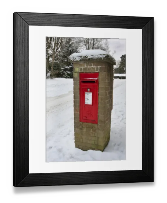 Framed Print : Royal Mail wall box postbox in snow, Grayshott, Hampshire, England, January
