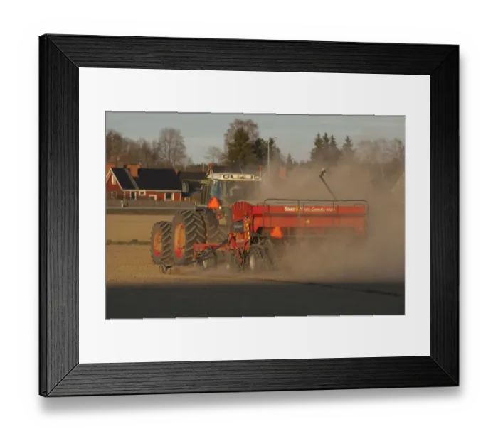 Framed Print : Fendt 820 Vario tractor with Tume Cultipack disk harrows and Tume Nova Combi 4000 seed drill Framed Print : Fendt 820 Vario tractor with Tume Cultipack disk harrows and Tume Nova Combi 4000 seed drill