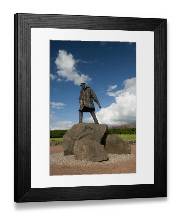 Framed Print : Memorial statue, Colonel Sir Archibald David Stirling, founder of SAS, Hill of Row, near Doune, Stirlingshire