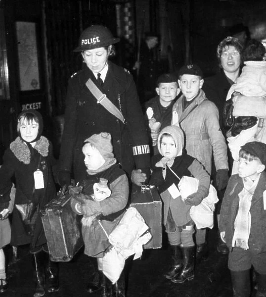 Policewoman with evacuee children