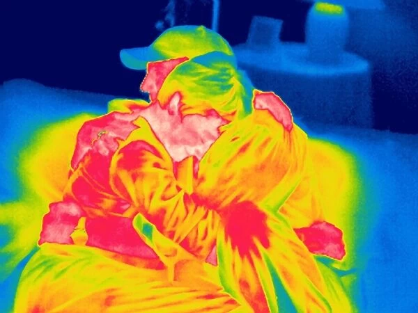 Couple hugging, thermogram