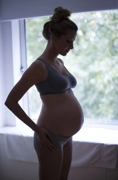 Pregnant woman F008  /  3166