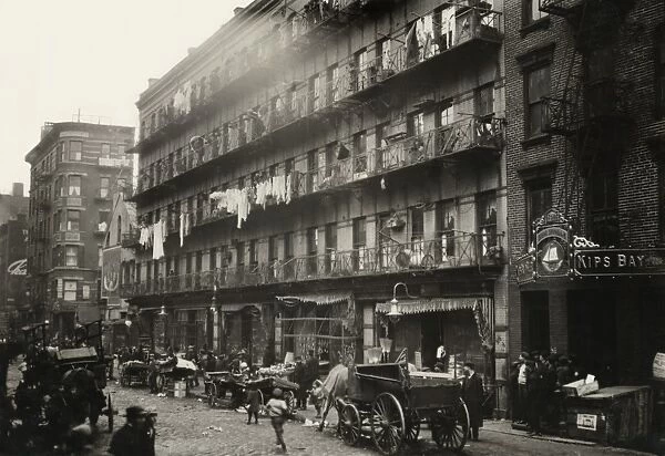 Tenement housing, New York City, 1912 C016  /  2550