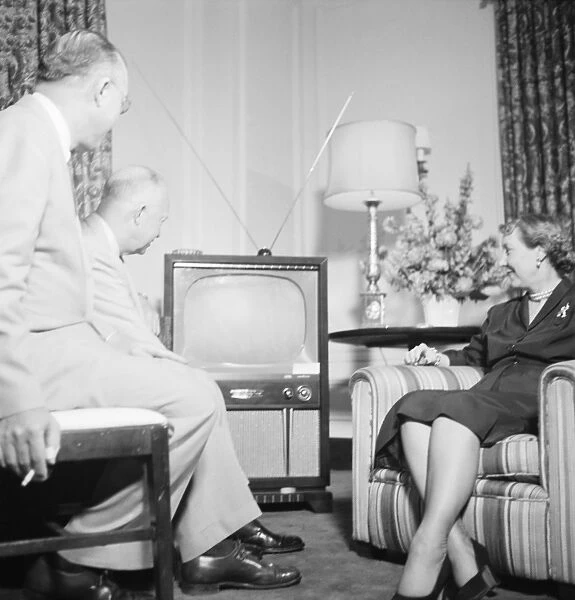 Watching television, 1950s C014  /  0469