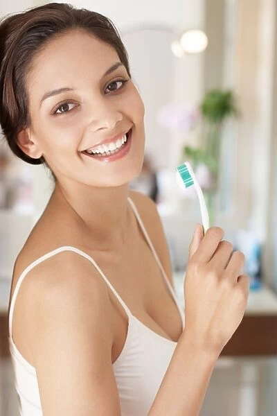 Woman brushing her teeth F008  /  2799
