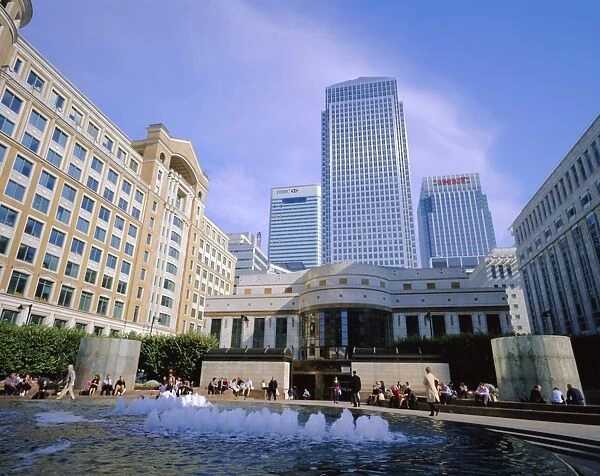 Canary Wharf from Cabot Square, Docklands, London, England, UK