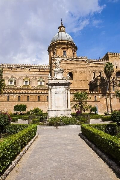 Santa Rosalia Statue in front of Palermo Cathedral (Duomo di Palermo), Palermo, Sicily, Italy, Europe