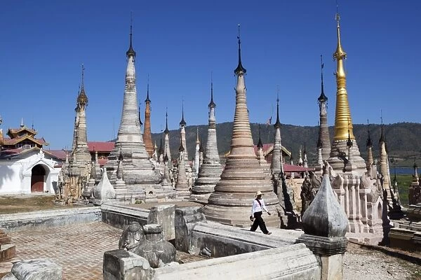 Shan stupas, Tharkong Pagoda, Inle Lake, Shan State, Myanmar (Burma), Asia