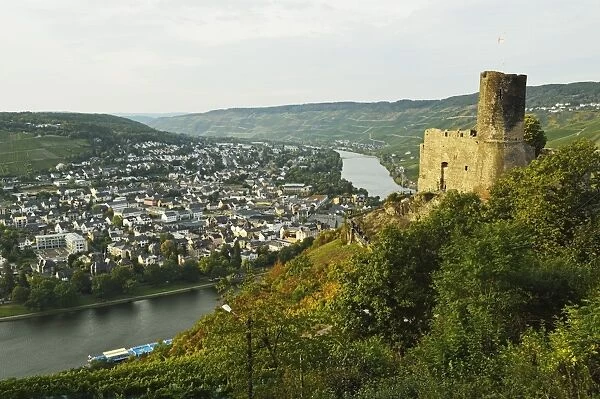 View of Landshut Castle ruins, Bernkastel-Kues and Moselle River (Mosel), Rhineland-Palatinate, Germany, Europe