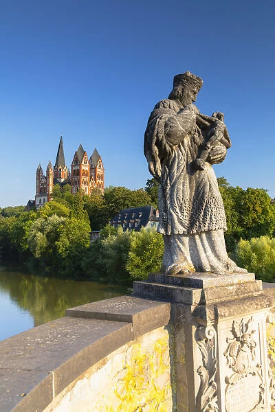 Statue on Old Lahn Bridge (Alte Lahnbrucke) and Cathedral (Dom), Limburg, Hesse, Germany
