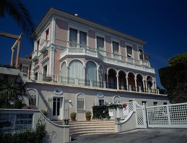 10019877. FRANCE Cote d Azur Near Nice Villa Ephrussi de Rothschild with pink walls