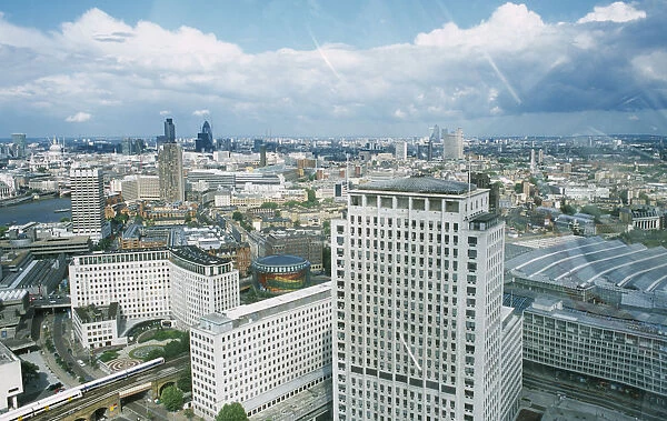 20030299. ENGLAND London View over the skyline toward Canary Wharf from the London Eye
