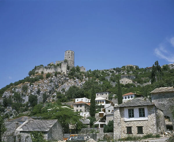 20038332. BOSNIA General Fortified hill town