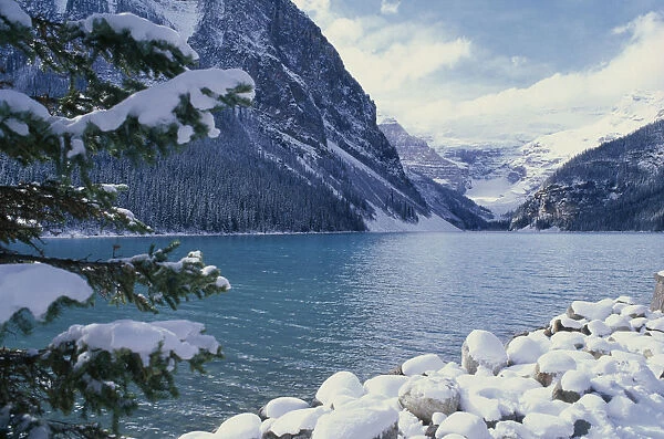 20041440. CANADA Alberta Banff National Park Lake Louise