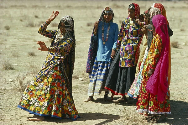 20046098. INDIA Rajasthan People Women from Rajasthani gypsy group or Kalbelia dancing