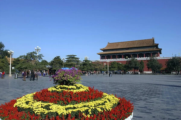 20050712. CHINA Beijing Forbidden City View over flowerbed
