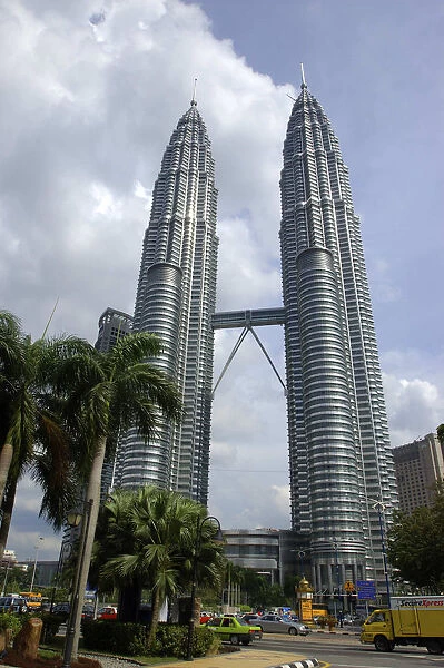 20050810. MALAYSIA Kuala Lumpur Angled view looking up at the Petronas Twin Towers
