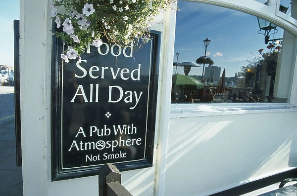 20070715. ENGLAND Hampshire Portsmouth Spice Island Tavern