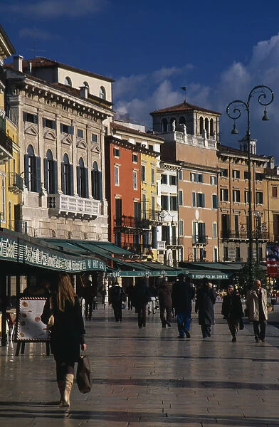 20088199. ITALY Veneto Verona Piazza Bra