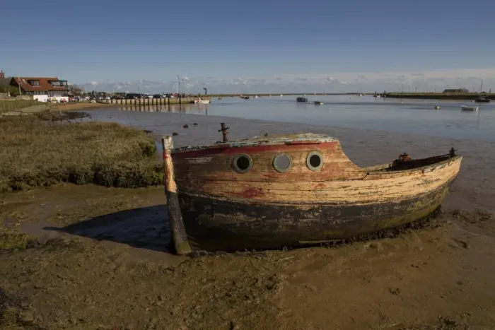 Framed Print : Abandoned boat on the mud flats of the River Ore near Orford, Suffolk