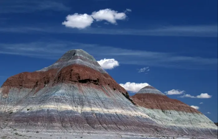 Framed Print : America - Arizona The Tepees in the Painted Desert are formations coloured by iron, manganese Framed Print : America - Arizona The Tepees in the Painted Desert are formations coloured by iron, manganese