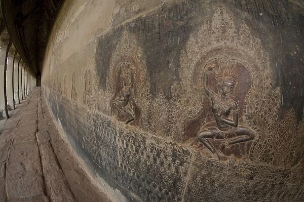 Bas-relief of Apsaras (dancing girls) in corridor of Khmer temple, Angkor Wat, Siem Riep, Cambodia