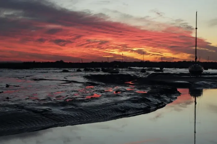 Framed Print : Boats on mud in coastal creek during low tide at sunset, Leigh-on-Sea, Thames Estuary, Essex, England, December