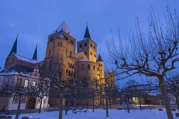 Cathedral in snow, illuminated at night, Cathedral of Saint Peter, Trier, Rhineland-Palatinate, Germany, January