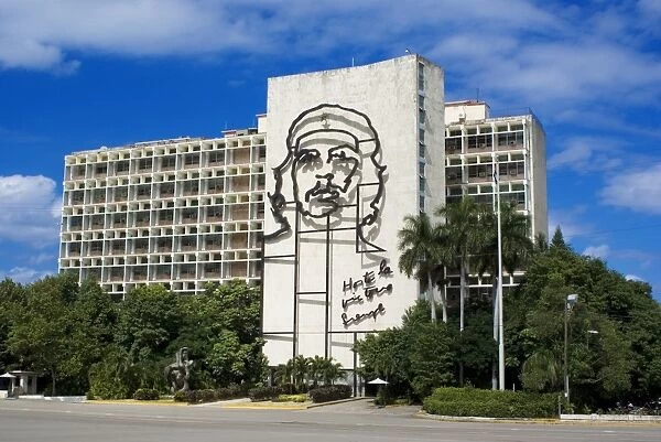 Che Guevara sculpture on building facade, Ministry of Interior, Plaza de la Revolucion, Havana, Cuba, November