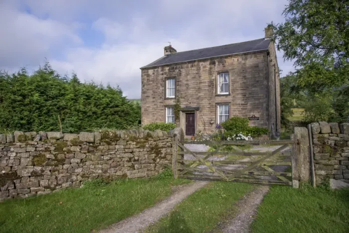 Framed Print : Drystone wall, gate and farmhouse, Dinkling Green Farmhouse, Whitewell, Lancashire, England, August