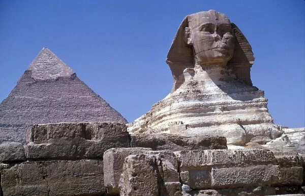 Egypt  /  Archaeology The Sphinx and Pyramid of Chephren, Gizeh, Egypt