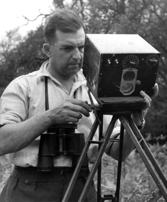 Framed Print : Eric Hosking setting up an automatic trip for use with High Speed Flash to Photograph birds in flight -1948