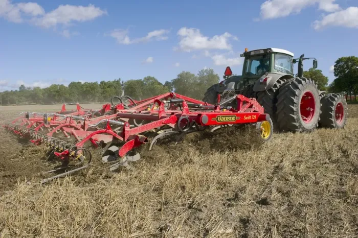 Framed Print : Fendt 936 Vario tractor with Vaderstad 720 flexible cultivator, cultivating stubble field, Sweden, august