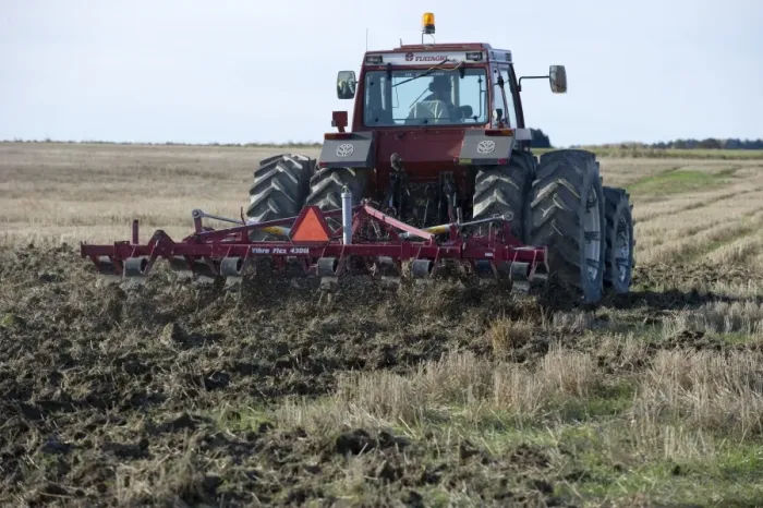 Framed Print : Fiatagri tractor with Vibro Flex 4300 cultivator, cultivating stubble field, Sweden, october Framed Print : Fiatagri tractor with Vibro Flex 4300 cultivator, cultivating stubble field, Sweden, october