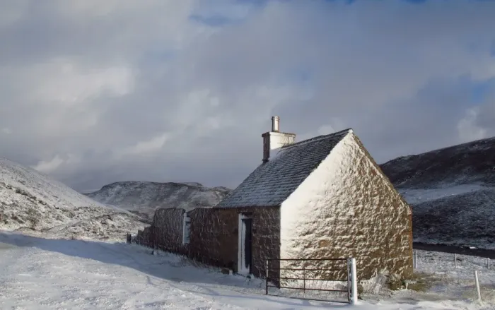 Framed Print : Highland bothy in snow, Findouran Bothy, Glen Avon, Cairngorms N. P. Highlands, Scotland, december Framed Print : Highland bothy in snow, Findouran Bothy, Glen Avon, Cairngorms N. P. Highlands, Scotland, december