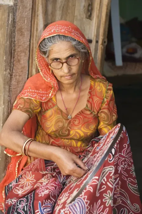 Framed Print : Indian woman with embroidery, Rajasthan, India, December