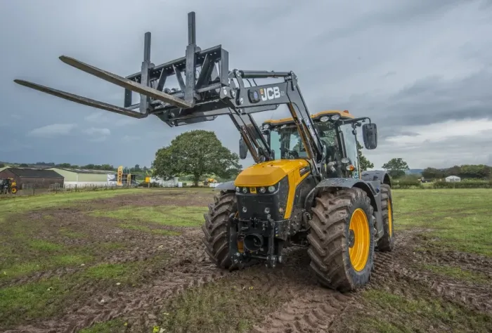 Framed Print : JCB Fastrac 4000 tractor with front end loader, Staffordshire, England, October Framed Print : JCB Fastrac 4000 tractor with front end loader, Staffordshire, England, October