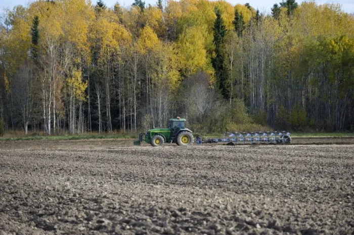 Framed Print : John Deere tractor with eight furrow reversible plough, ploughing arable field beside forest, Sweden, october Framed Print : John Deere tractor with eight furrow reversible plough, ploughing arable field beside forest, Sweden, october